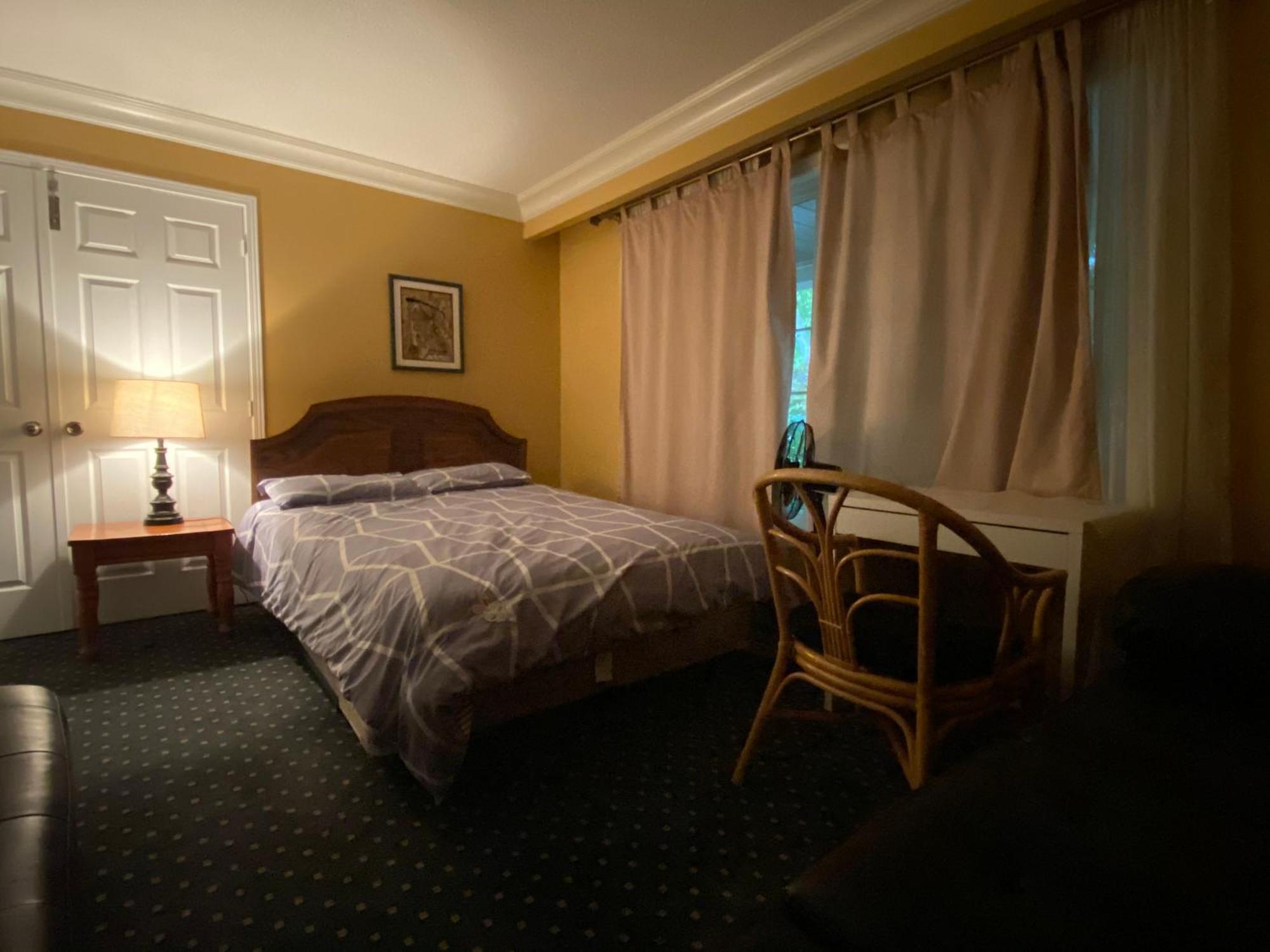 Quiet And Comfortable Homestay Oakville Phòng bức ảnh